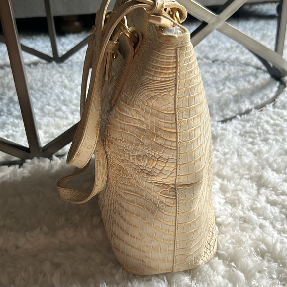 Beautiful Cream and gold shoulder Brahmin handbag. - Picture 2 of 11